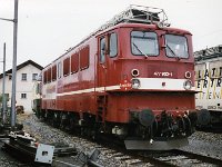 476 472-6 (rouge avec Mittelthurgaubahn) (ex DR 142 132) (devenue Lokoop Ae 477 902)